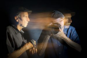 L'homme qui photographie plus vite que son ombre est une mise en scène et une photo d'Anne Jullien du photographe Silvano Prada